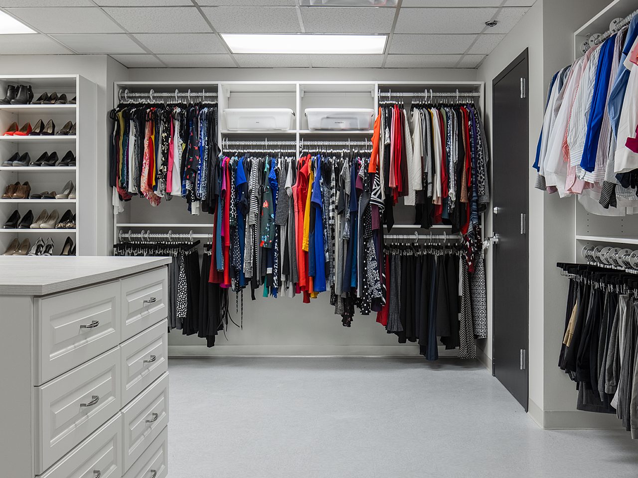 Dress for Success Boutique3 gallery